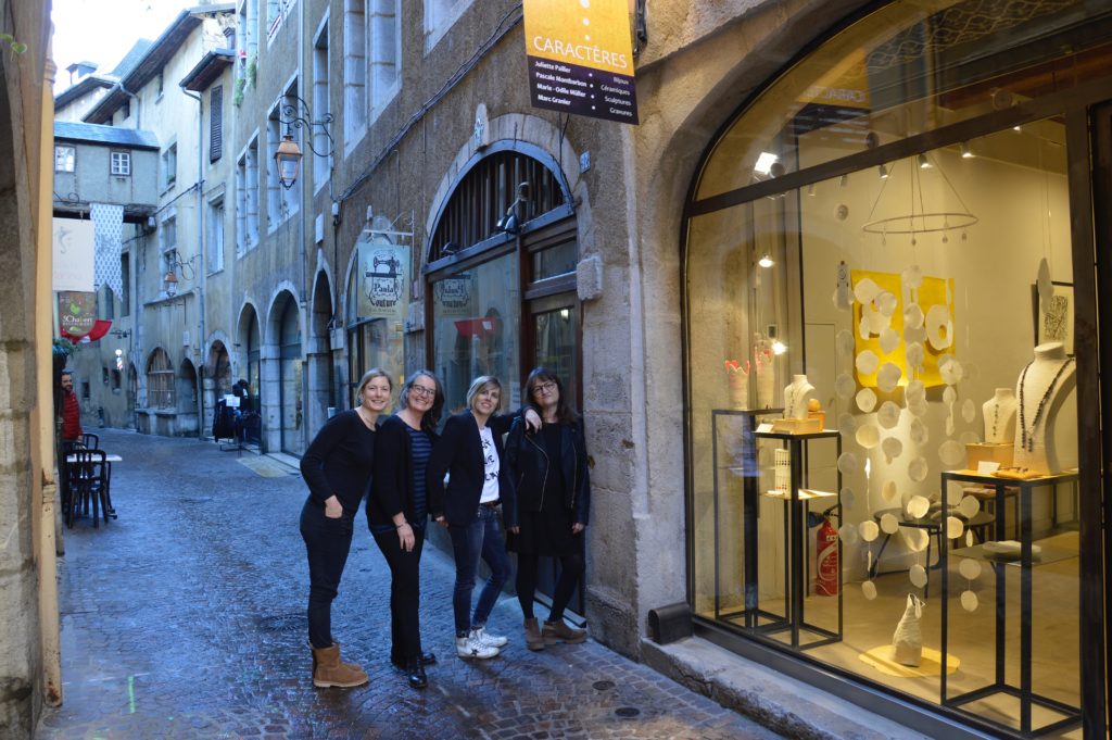 L'équipe 2020 de la galerie boutique CARACTÈRES à Chambéry - France
